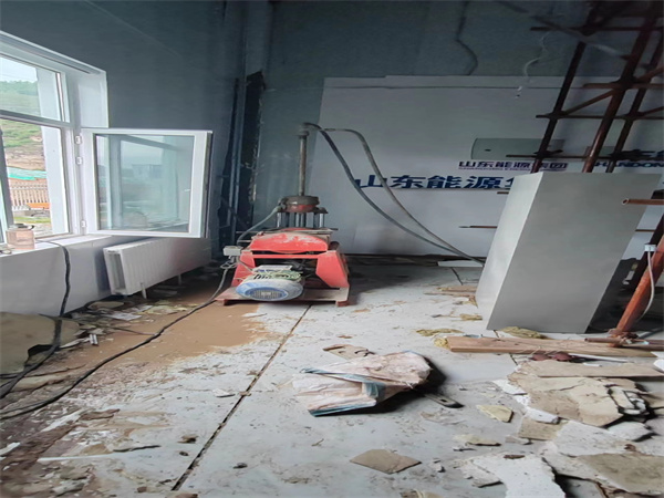 乌坡镇地基基础下沉墙体裂缝加固注浆顶升施工